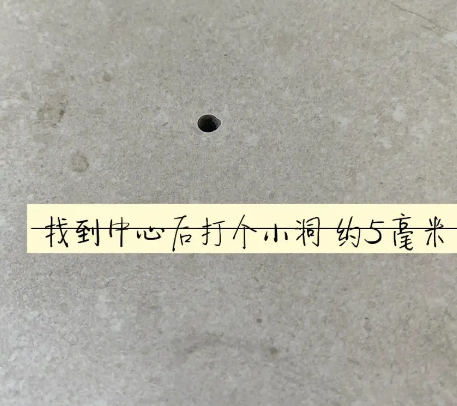 香格里拉瓷砖空鼓维修公司专业解答在瓷砖铺贴过程中，如果砂料搅拌不均匀，将会带来以下问题
