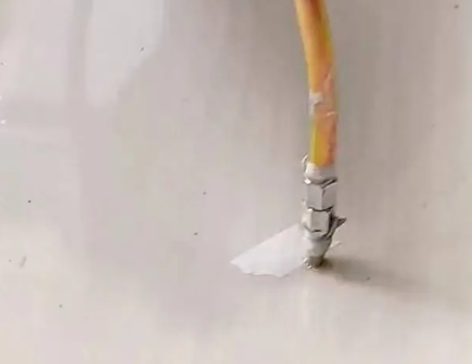 香格里拉瓷砖空鼓维修公司专业解答在瓷砖铺贴过程中，如果使用的砂料过粗（如全部使用了粗砂），可能会导致以下问题